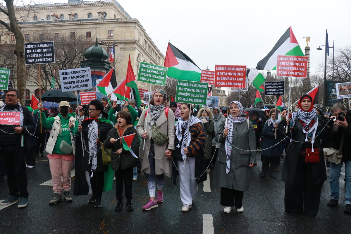 Paris'te Yüzlerce Kişi Filistin'e Destek İçin Sokaklara Döküldü
