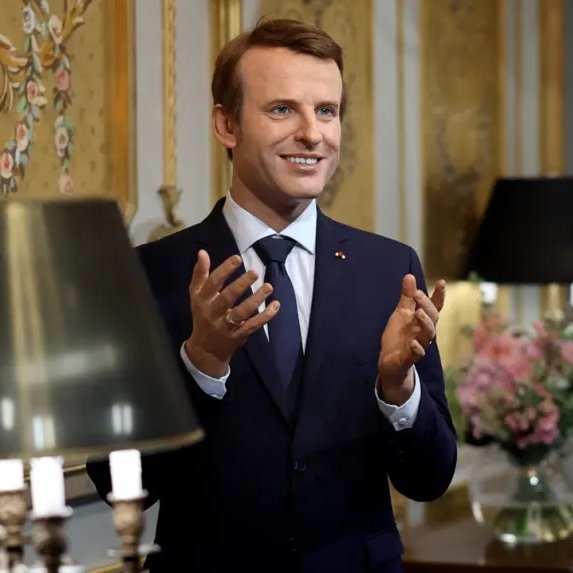 Paris'teki Grevin Müzesi'nden Macron'un Balmumu Heykeli Çalındı
