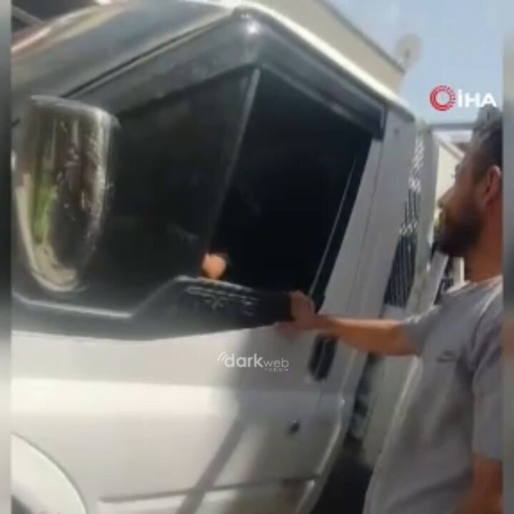 Adana'da Ters Yöne Giren Sürücü, Kadın Otobüs Şoförüne Küfür Etti