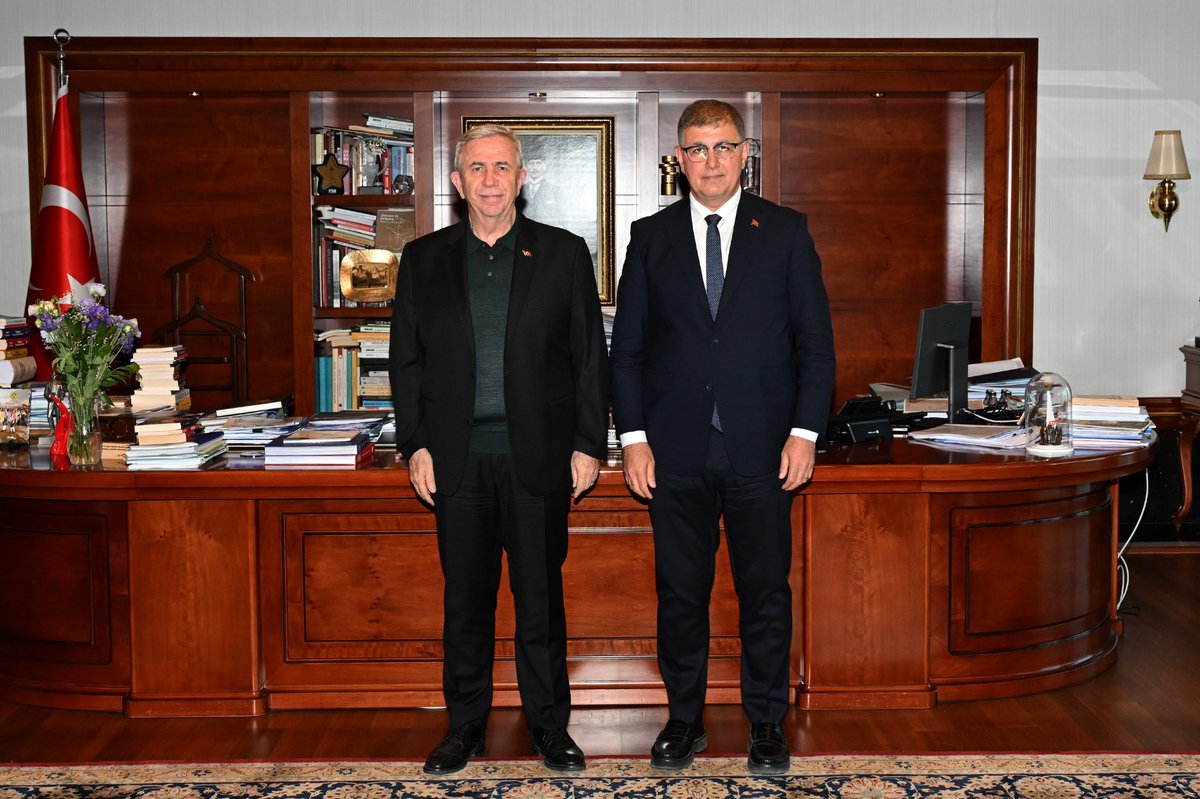 Mansur Yavaş'ı İzmir Büyükşehir Belediye Başkanı Cemil Tugay Ziyaret Etti