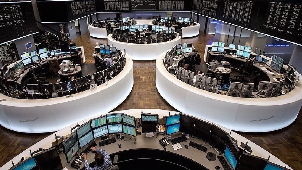 DAX Endeksi Almanya'da Rekor Kırdı: Vergi İndirimi Planı Etkisi