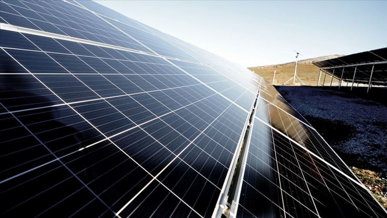 Suudi ACWA Power Türkiye'de 2 Milyar Dolarlık Güneş Enerjisi Yatırımı Yapıyor