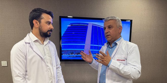 Baba-Oğul Beyin Cerrahları Hibrit Ameliyatlarla Beyin Tümörü Tedavisinde Devrim Yaratıyor
