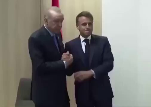 Erdoğan ve Macron Buluşmasında Dikkat Çeken Anlar
