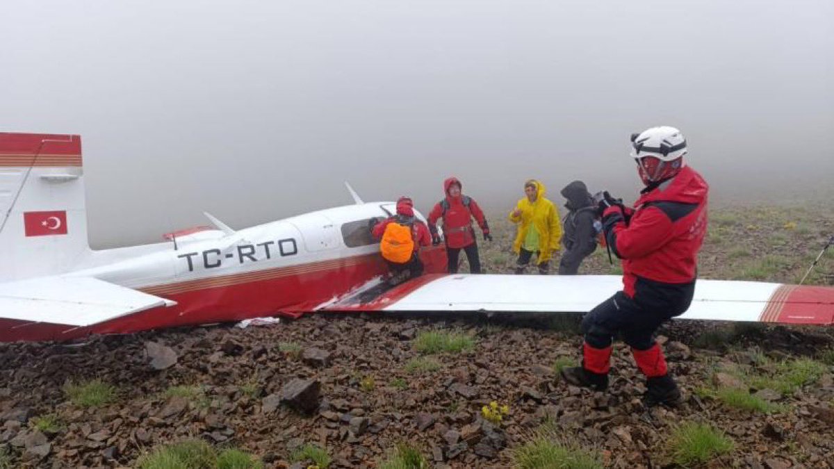 Düşen Uçakta Pilot Hayatını Kaybetti, Yolcu Yaralandı
