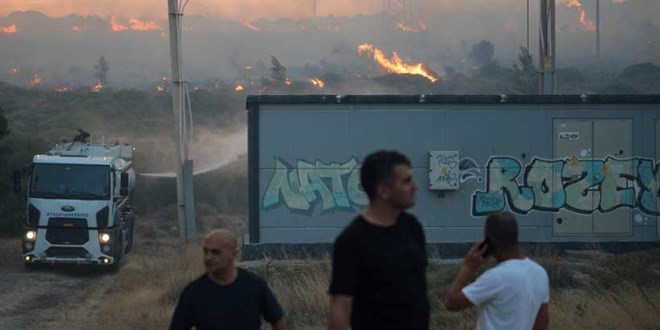 İzmir Yangınları: Vali Elektrik Hatlarını Gösterirken Şirket İddiayı Reddediyor