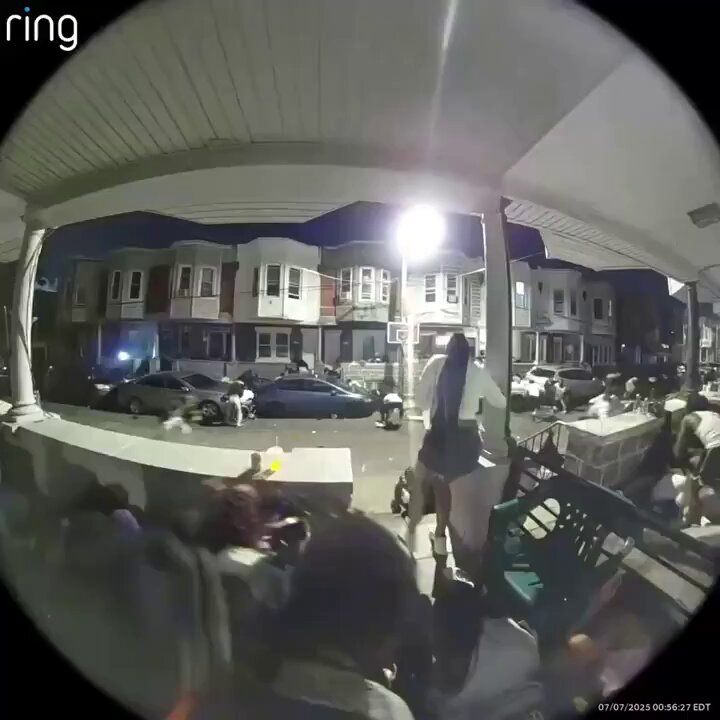 Philadelphia'da Silahlı Çatışma: Görüntüler Gündemi Sarsdı