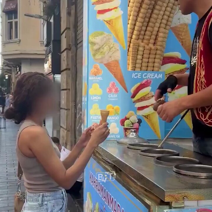 Beyoğlu'nda Turisti Taciz Eden Dondurmacıya Mühürlü İşlem