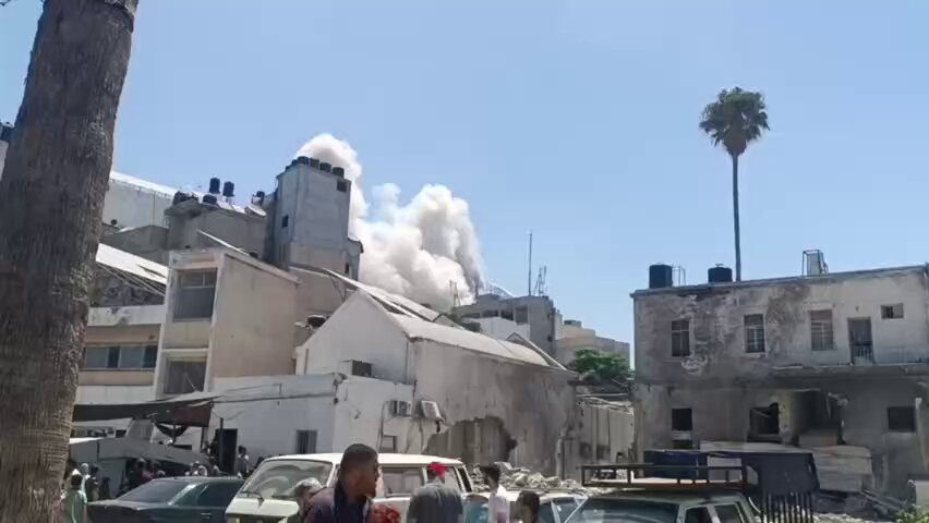 Gazze'de Hastane Yakınında Konut Binası Bombalandı
