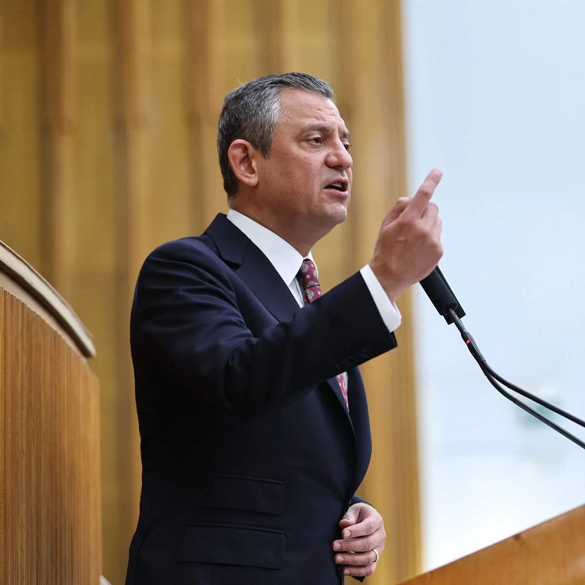 Özgür Özel'den Dolar Kuru Eleştirisi: 