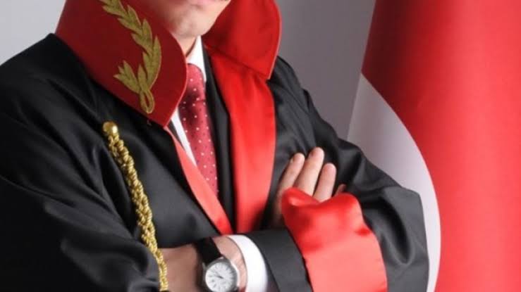 Cumhurbaşkanına Hakaret ve Halkı Kin ve Düşmanlığa Tahrik Suçlamasıyla 16 Yaşındaki Çocuk Tutuklandı