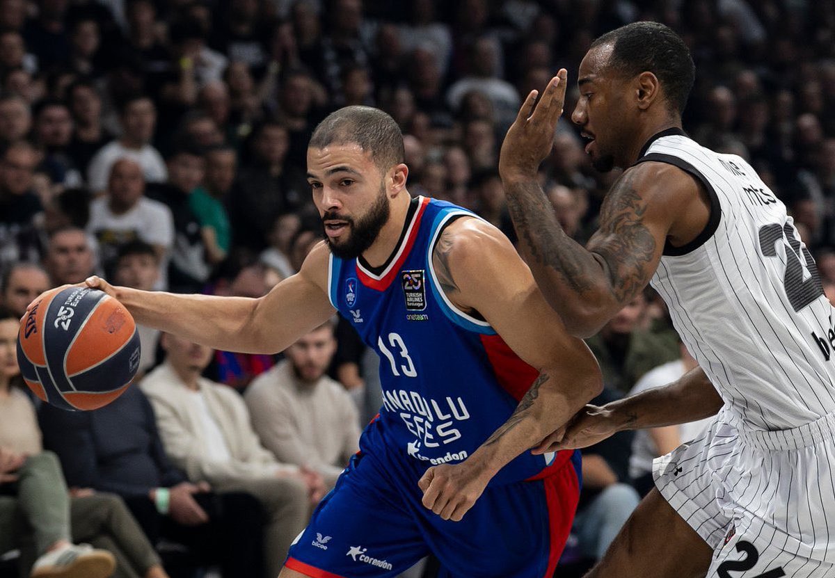 Anadolu Efes'ten Darius Thompson Kararı: Sözleşme Karşılıklı Feshedildi