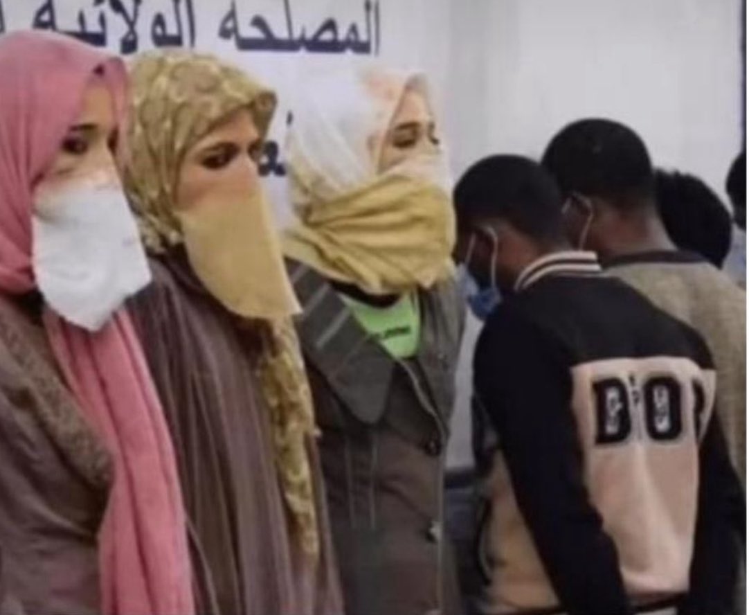 Dubai'ye Kadın Kılığında Uçmaya Çalışan 3 Nijeryalı Erkek Cezayir'de Tutuklandı