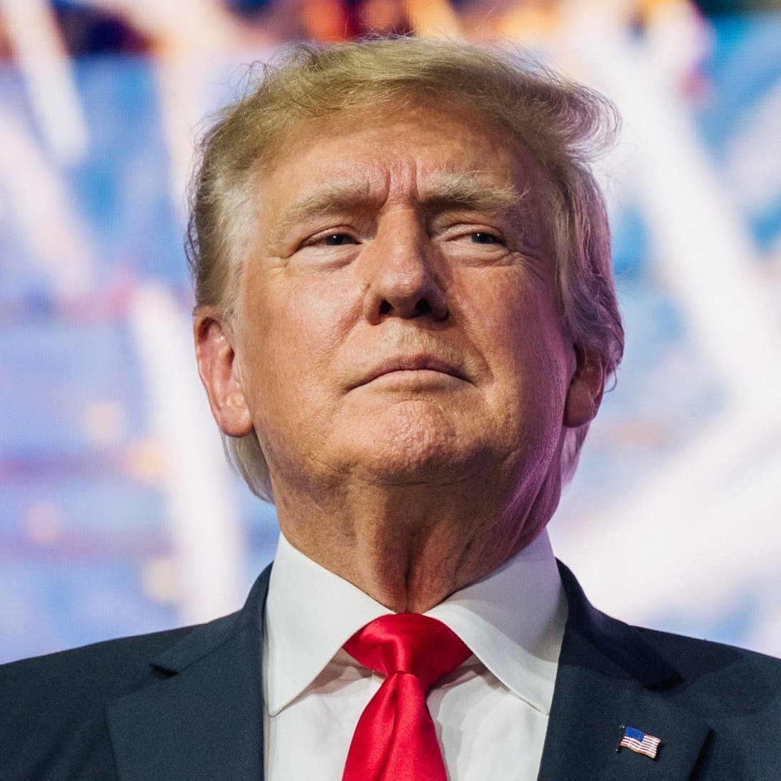 Trump'tan Rusya'ya 100 Milyar Dolarlık Gümrük Vergisi Tehdidi