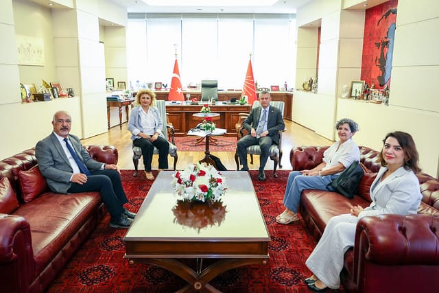 KESK Heyeti CHP Genel Başkanı Özgür Özel'i Ziyaret Etti