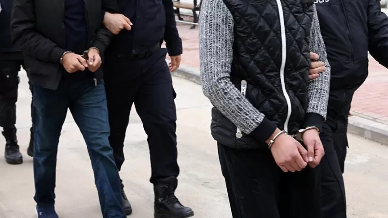 Kırmızı Bültenle Aranan 14 Suçlu Türkiye'ye Getirildi