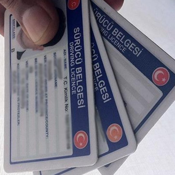 Eski Ehliyet Sahipleri Yarın Son Şansı: Yenileme Ücretleri Artıyor