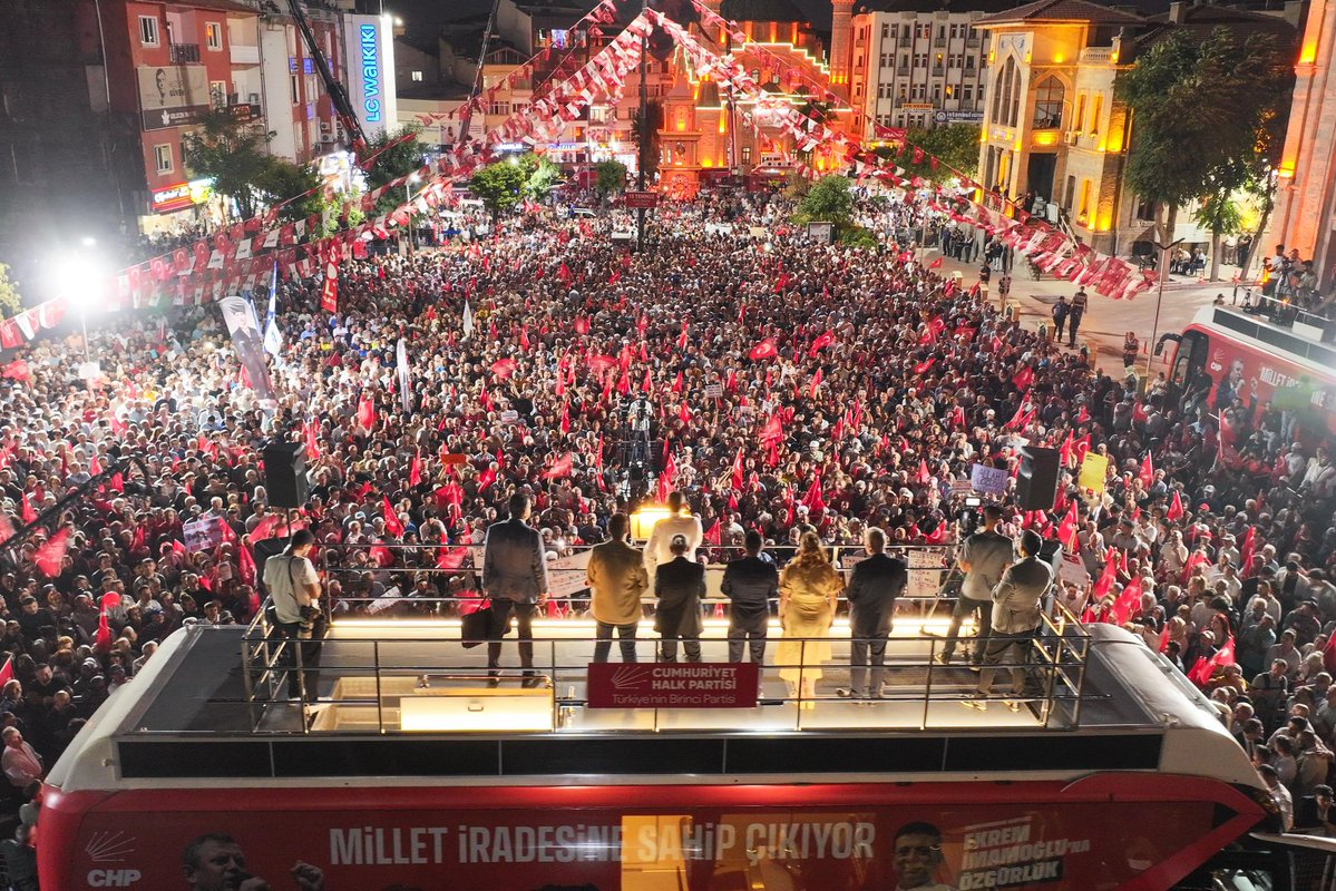 Özgür Özel'den Aksaray'a Sesleniş: Kurtuluş Hep Birlikte!