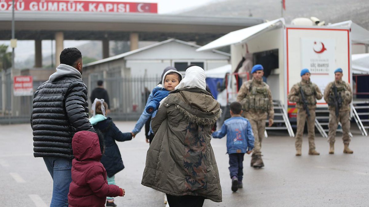 Geri Dönüş Devam Ediyor: 8 Aralık'tan Bu Yana 450 Bin Suriyeli Ülkesine Döndü