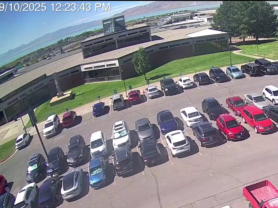 FBI, Charlie Kirk Suikastçisinin Kaçış Görüntülerini Yayınladı