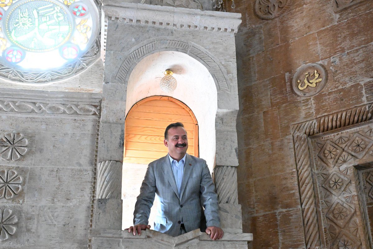 Anahtar Parti Genel Başkanı Ağıralioğlu, Ahlat'ta Tarihi Ziyaretlerde Bulundu