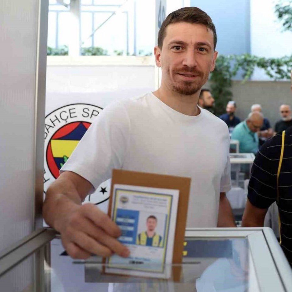 Fenerbahçe Divan Kurulu, Mert Hakan Yandaş'ın Genel Kurula Alınması İçin Araştırma Başlattı