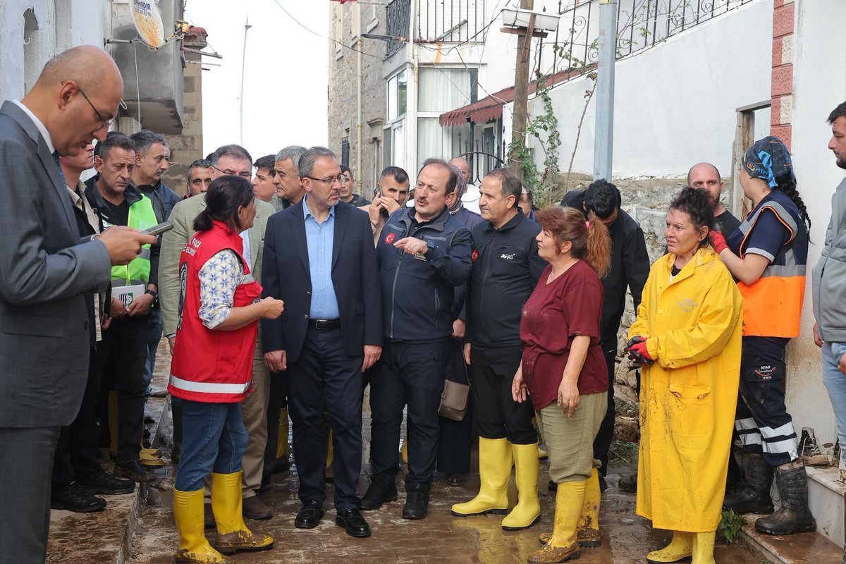 Foça'da Sel Felaketi: Kayıp Vatandaş İçin Arama Çalışmaları Sürüyor
