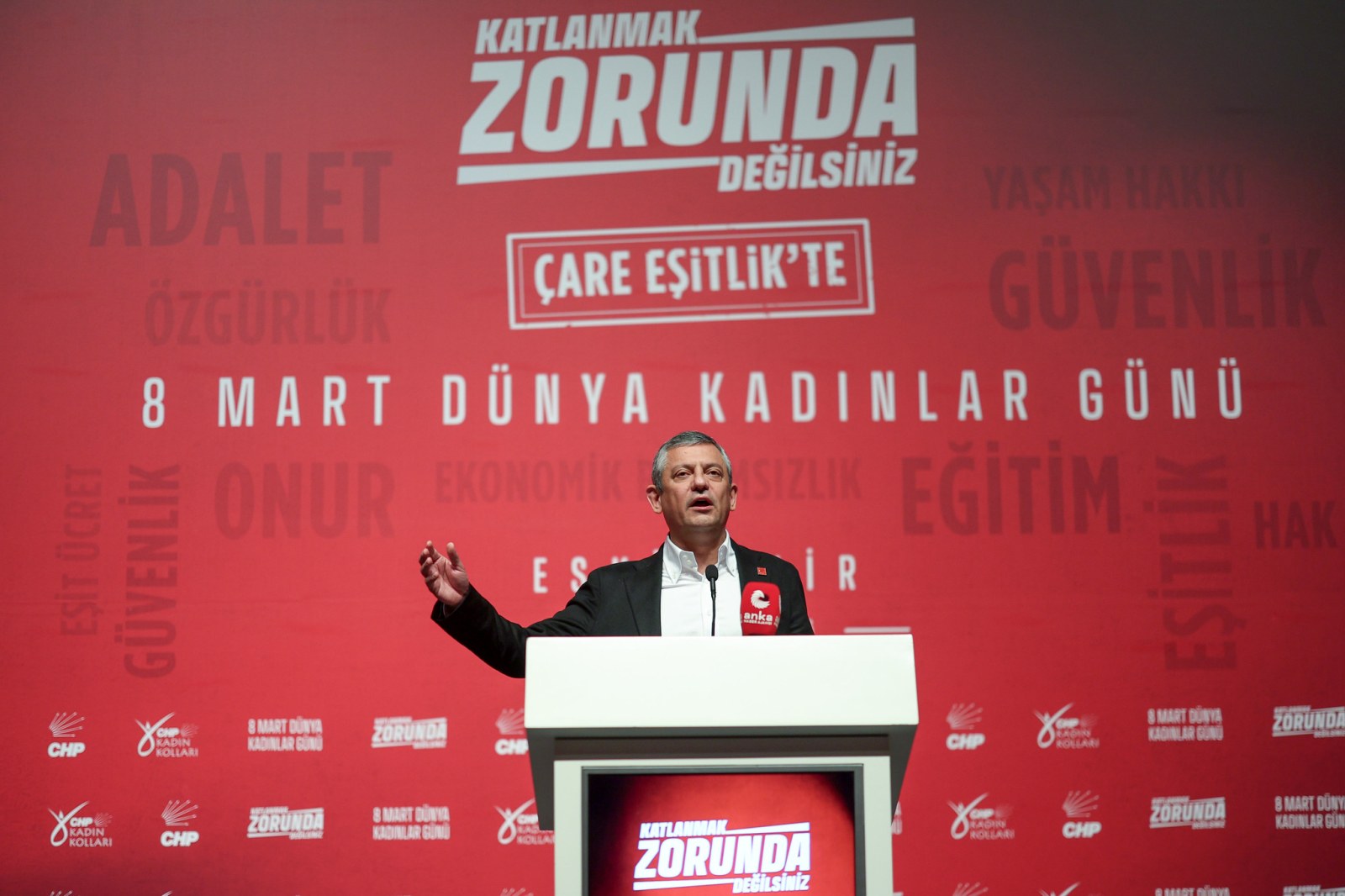 CHP Genel Başkanı Özgür Özel'den Güçlü Taahhüt: 'İktidara Gelirsek İlk İş İstanbul Sözleşmesi'ni Yeniden Onaylatacağız'