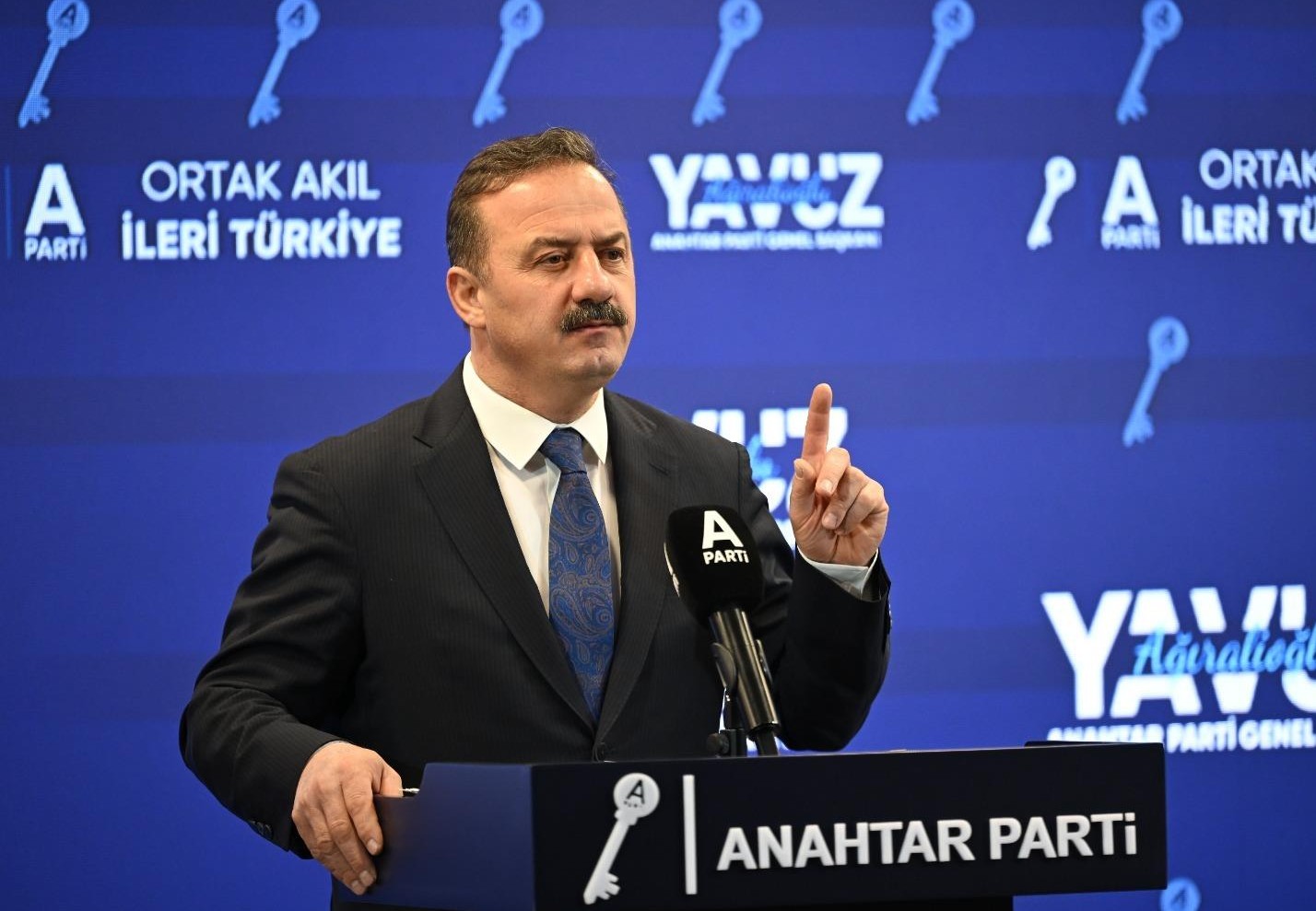 Yavuz Ağıralioğlu: 'Okullarda Silah Sesleri Yükseliyorsa Bu Artık Kırmızı Alarmdır'