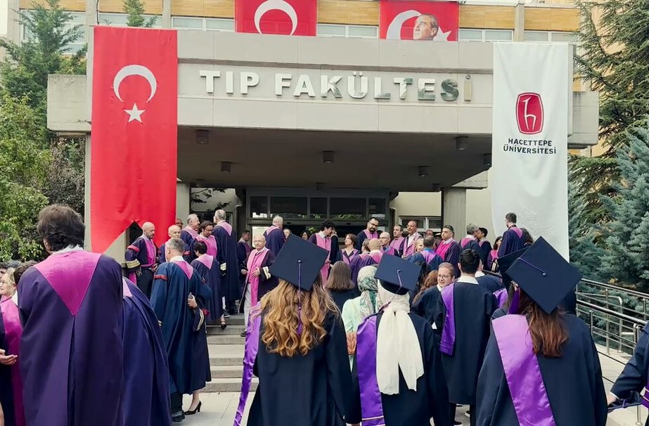Sağlık Bakanı Memişoğlu: Yeni Tedavi Yöntemleri Geliştiren Genç Doktorlara Destek