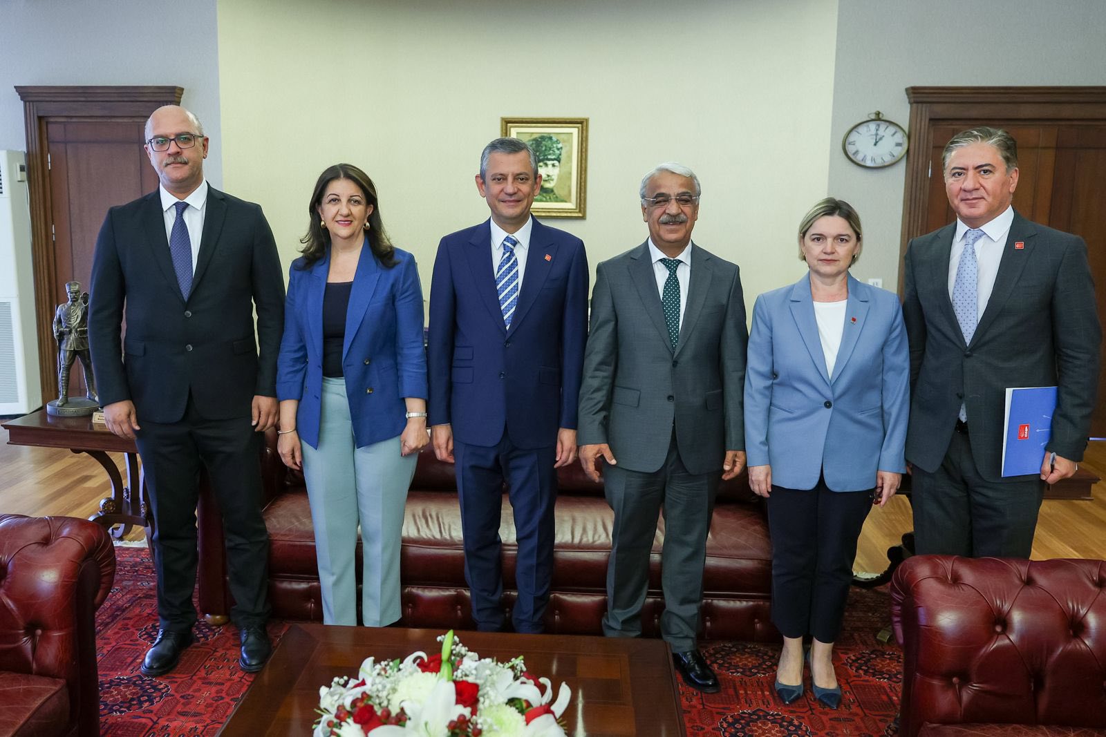 CHP Genel Başkanı Özel, DEM Parti Heyetiyle Kritik Görüşme Gerçekleştirdi