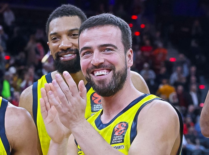 Fenerbahçe Beko'dan Melih Mahmutoğlu'na Uzun Vadeli Sözleşme