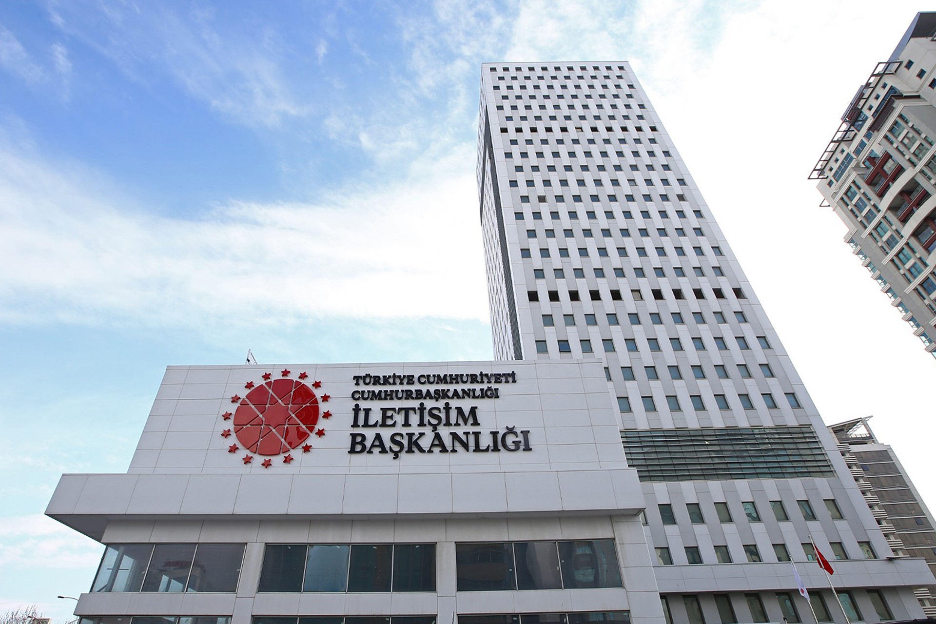Cumhurbaşkanlığı İletişim Başkanlığı'nda Değişim: Çağatay Özdemir Görevden Alındı, Yeni Başkan Yardımcıları Atandı