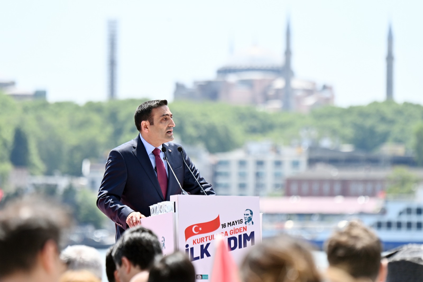 Beyoğlu Belediye Başkanı İnan Güney Görevden Uzaklaştırıldı!