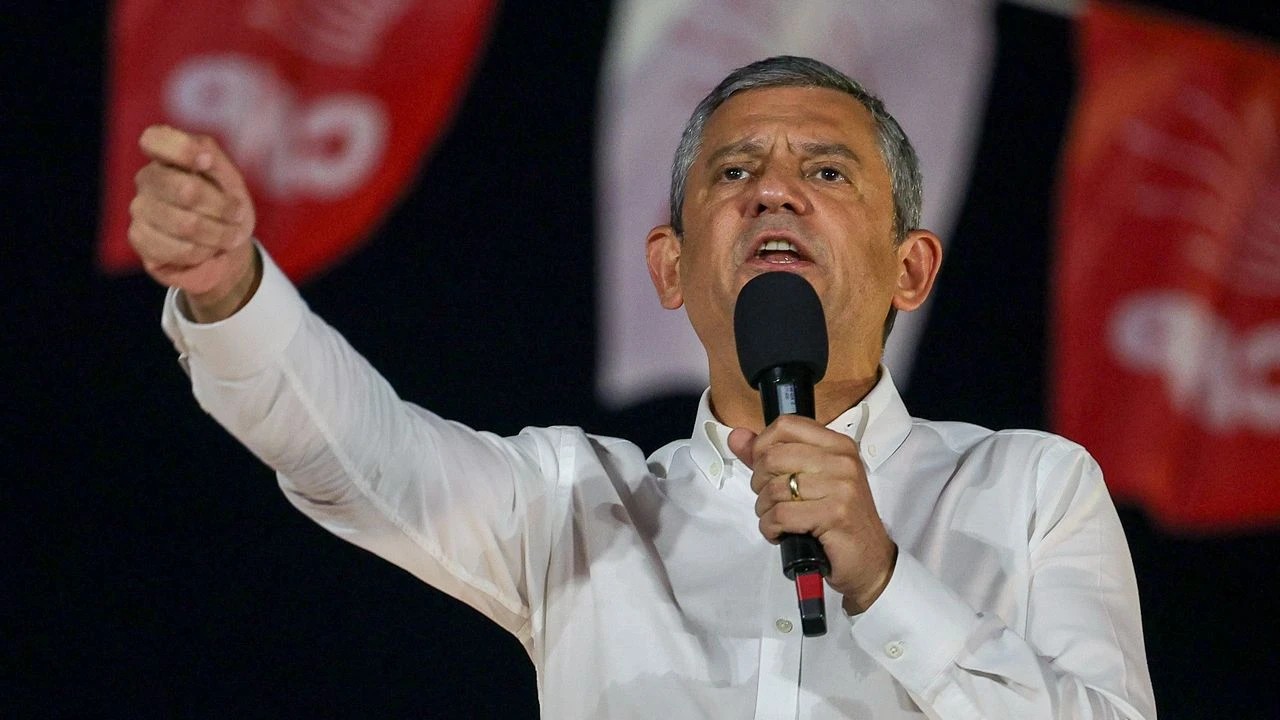 Özgür Özel'den Erdoğan'a Sert Eleştiri: 'Fakirleri Sevmez, Zenginleri Sever!'
