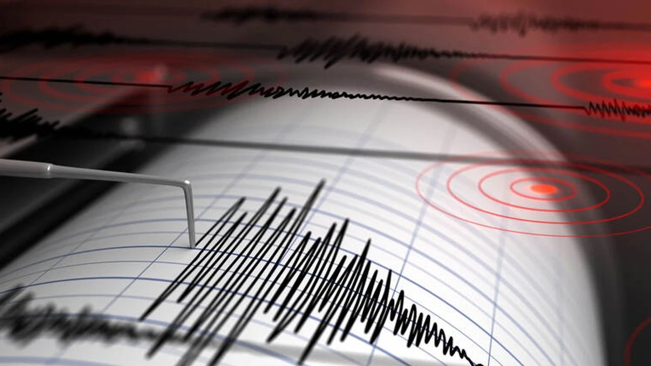 BALIKESİR SINDIRGI'DA DEPREM! ÇEVRE İLLERDE DE HİSSEDİLDİ!