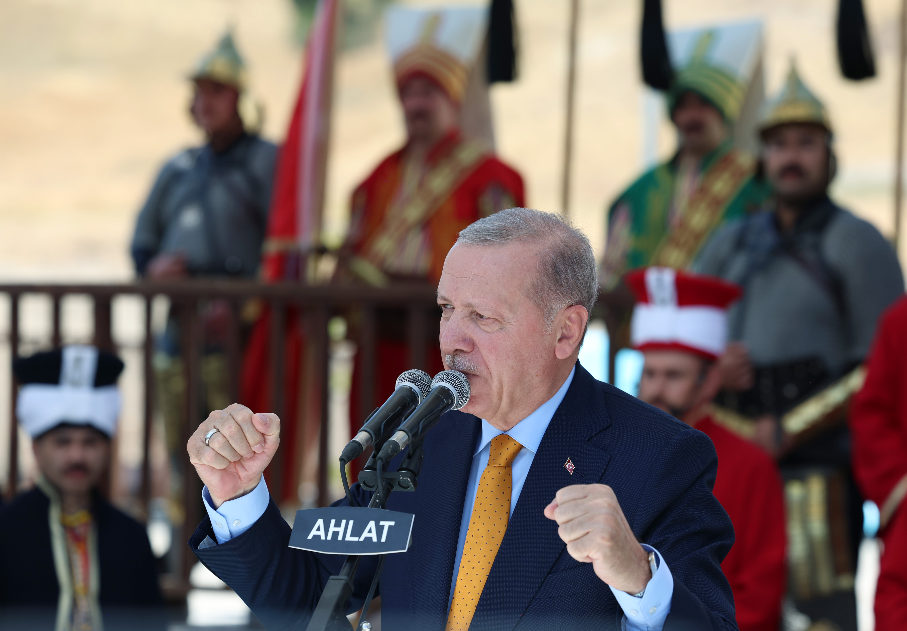 Erdoğan Ahlat'ta 'Terörsüz Türkiye' Vurgusu Yaptı: Türk, Kürt, Arap Hep Birlikte Olacağız!