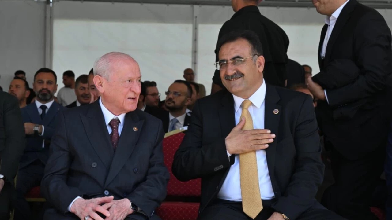 Bahçeli, DEM Partili Belediye Başkanıyla Malazgirt'te Buluştu!