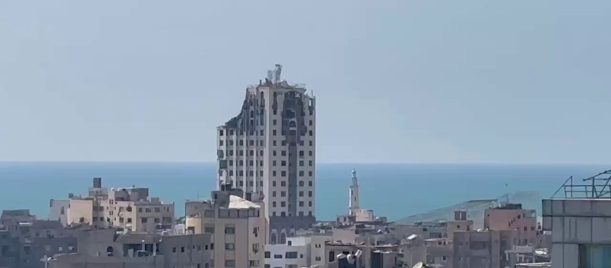 Gazze'de El Rafra Binası İsrail Saldırısında Yıkıldı