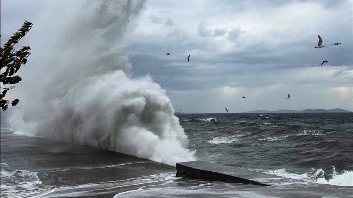 Denizlerde Fırtına Uyarısı: Batı Karadeniz, Marmara ve Kuzey Ege'de Hava Durumu Tehlikeli!
