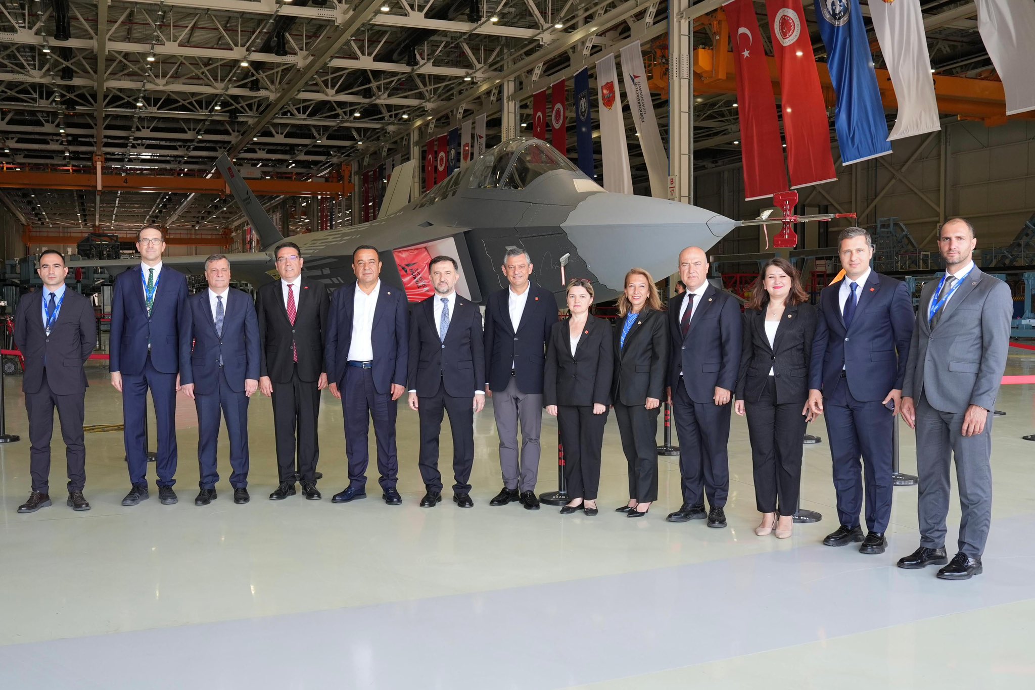 Özel'den KAAN'a Tam Destek: 'Biz Sonuna Kadar KAAN'ın Arkasındayız!'