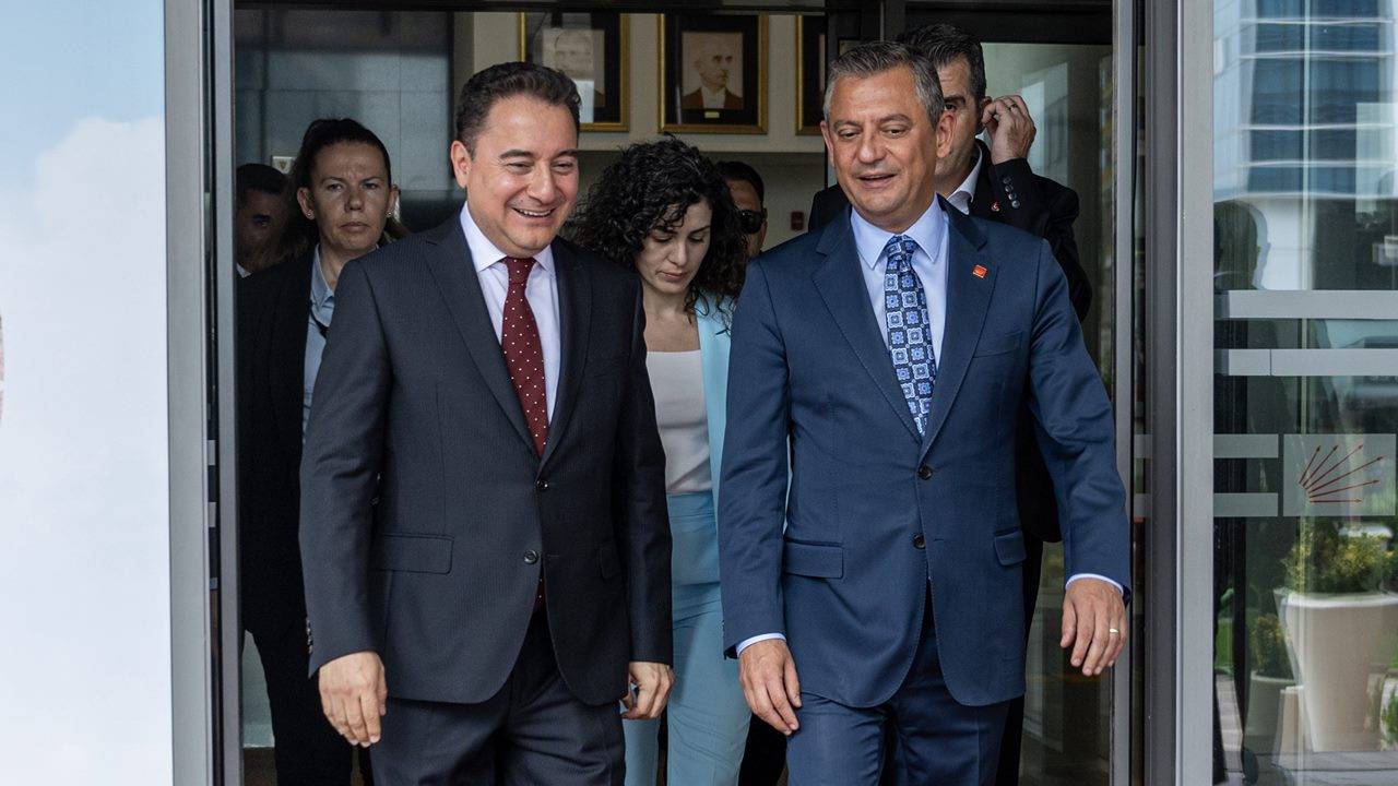 Özel'den Babacan'a Telefon: 'Fotoğraf Eleştirileri Haksız!'