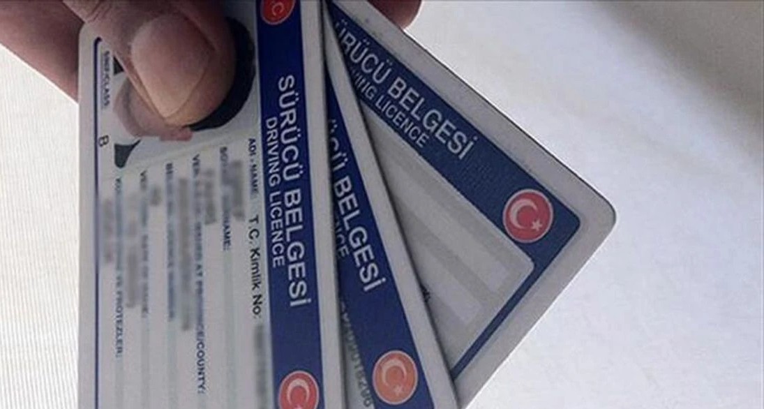 Eski Tip Ehliyetler 1 Kasım'da Geçersiz Oluyor: Yenileme Ücretlerinde Kritik Tarih