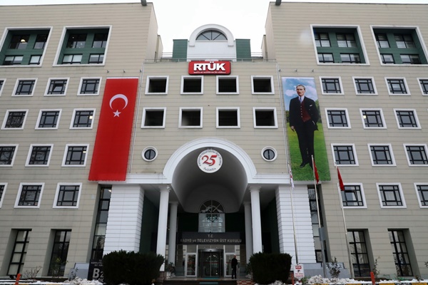 RTÜK’ten Yayın Yasağı Uyarısı: Uygunsuz İçerik Paylaşanlara Ağır Yaptırım
