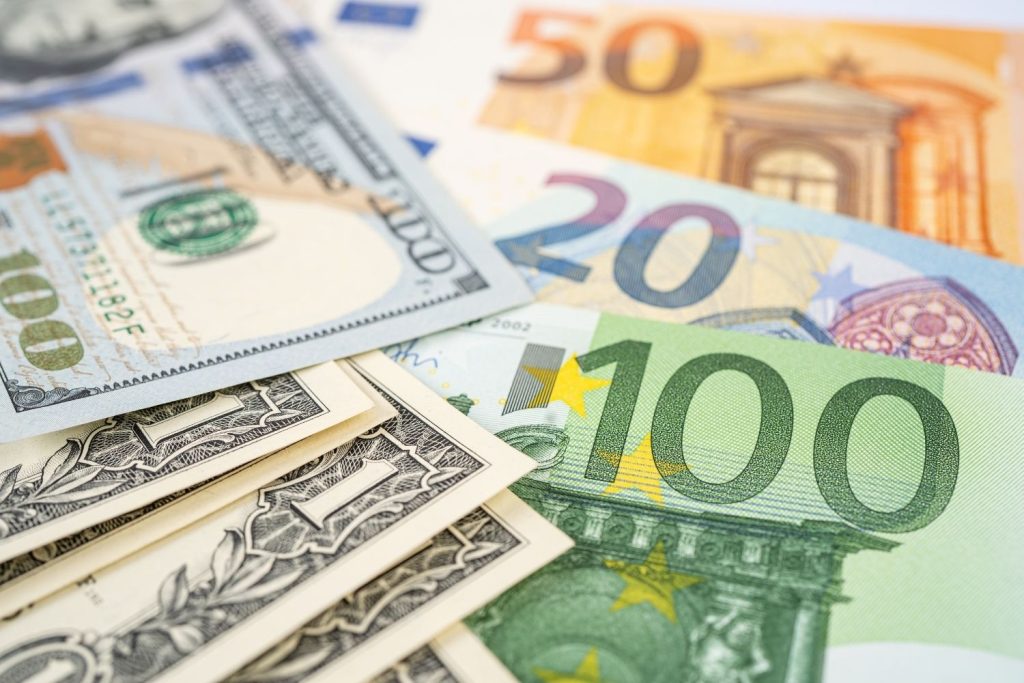 Dolar ve Euro Güne Nasıl Başladı? 24 Mart 2026 Döviz Piyasasında Son Durum