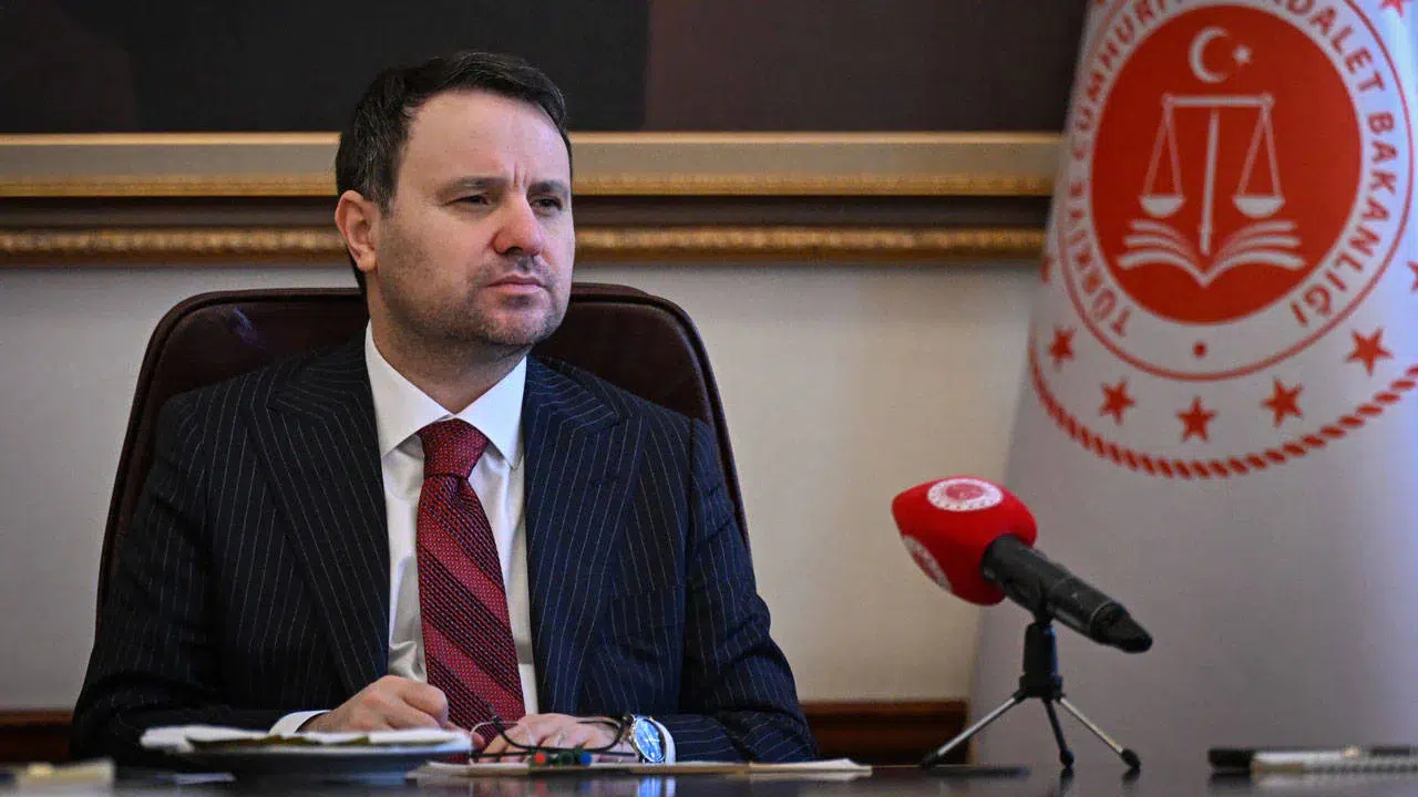 Akın Gürlek: 'Turistleri Mağdur Edenlere ve Hanutçuluğa Geçit Vermeyeceğiz'