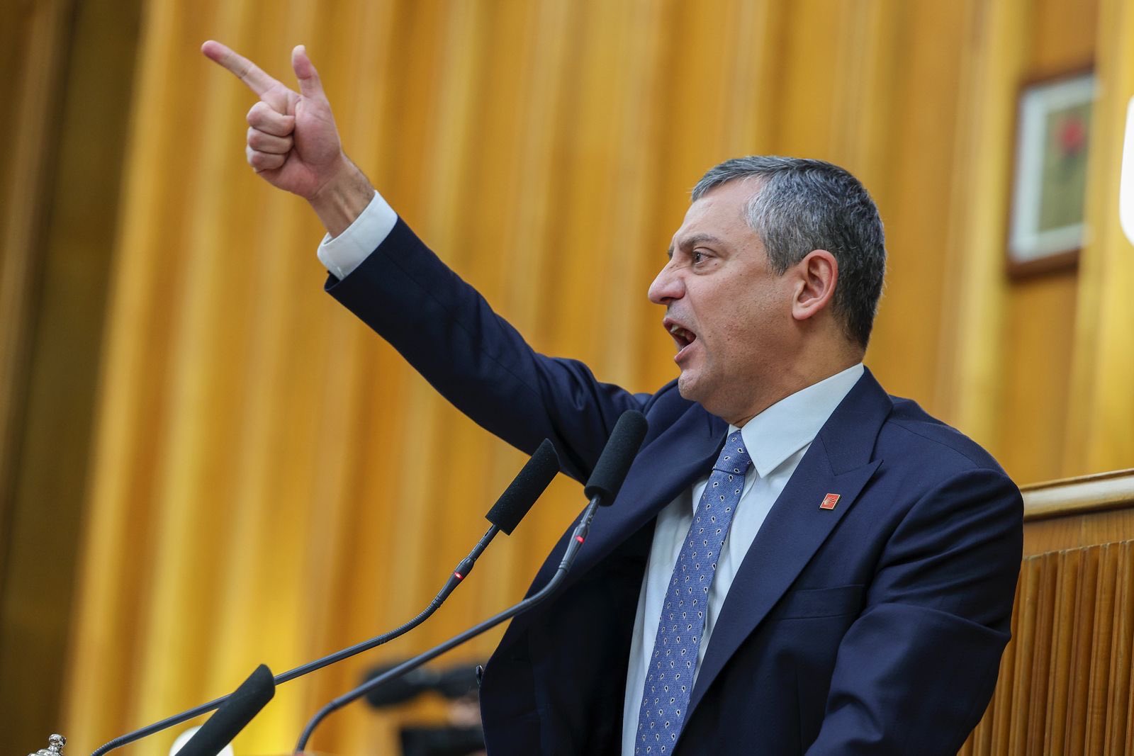 Özel'den Sert Sözler: 'İsrail'in Düğün Evinin Defçisi Gibi Davranıyorsunuz, Yazıklar Olsun!'