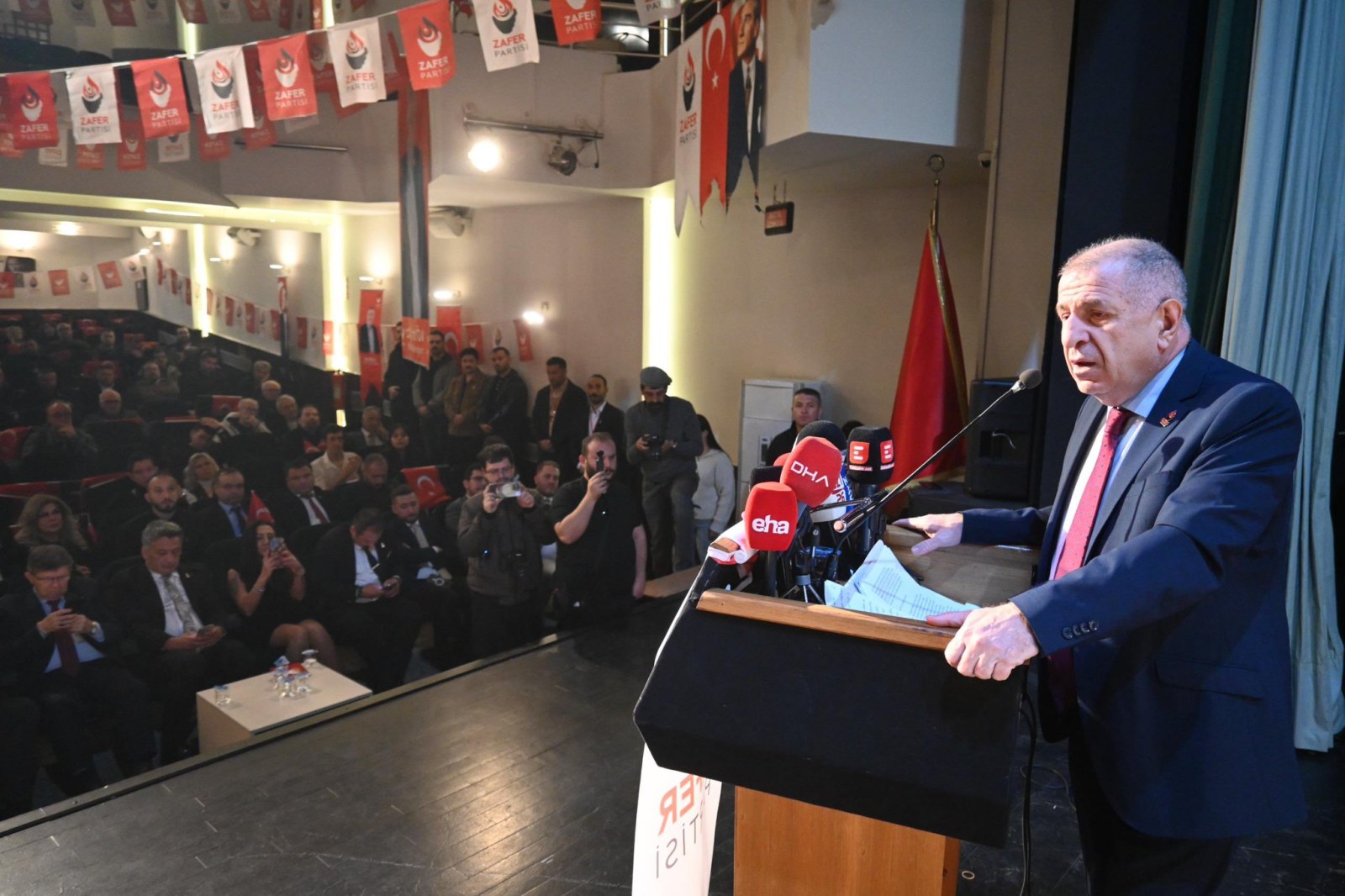 Özdağ : 'Abdullah Öcalan'a Heykel Dikeceğini Söyleyen Bu Adam mı Suçsuz ve Barışın, Demokrasinin Önünü Açacak?'