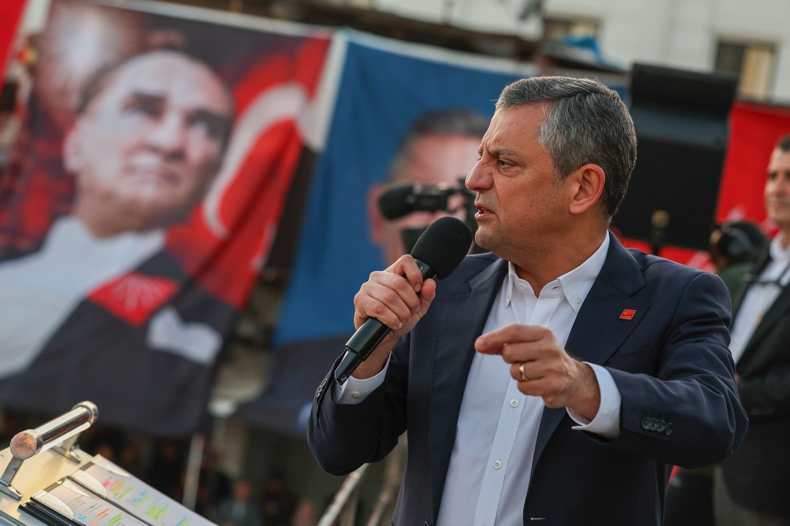 Özel'den Çağrı: 'İBB Yargılamasının Canlı Yayında Yapılmasını İstiyoruz!'