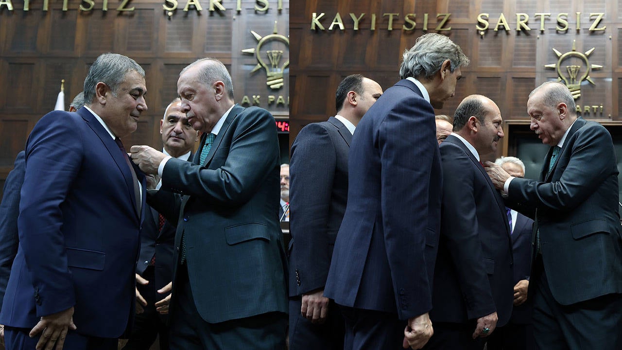 İki Belediye Başkanı AKP'de: Rozetleri Erdoğan Taktı
